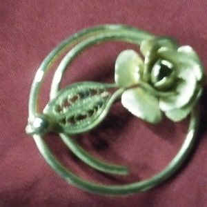 Vintage 1960s Sarah cov brooch